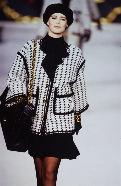 chanel fashion shows 1990s